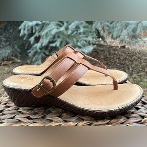 Born Tan Leather Double Strap Low Wedge 1.5”Heel Flip Flop Thong Sandals Size 10